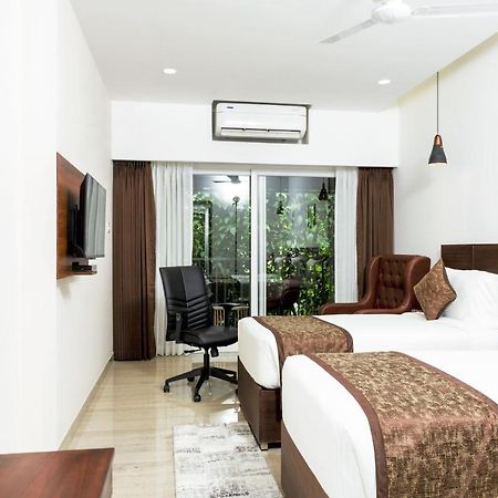 The Runway Hotel Kochi Εξωτερικό φωτογραφία