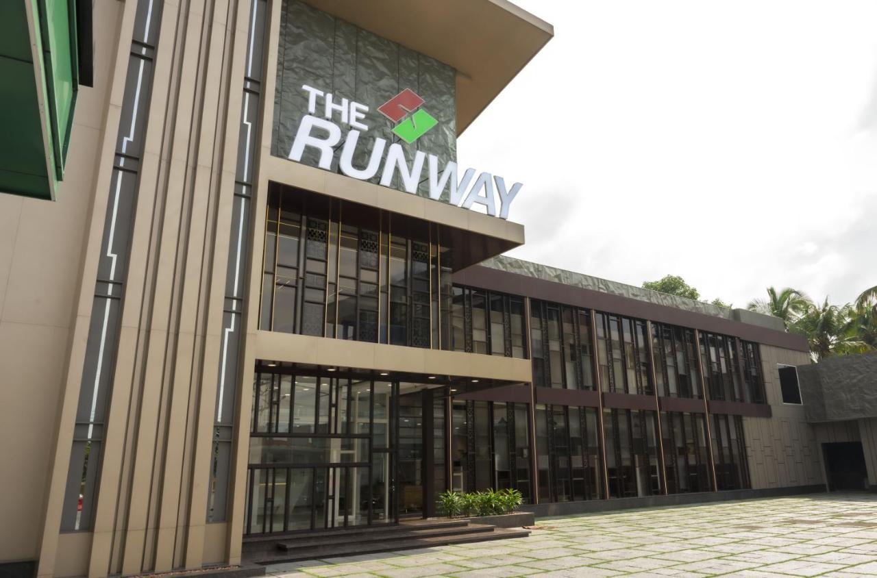 The Runway Hotel Kochi Εξωτερικό φωτογραφία