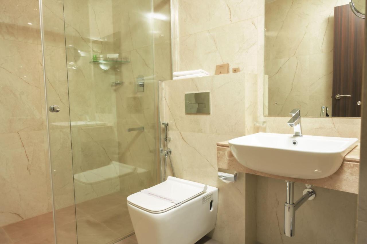 The Runway Hotel Kochi Εξωτερικό φωτογραφία
