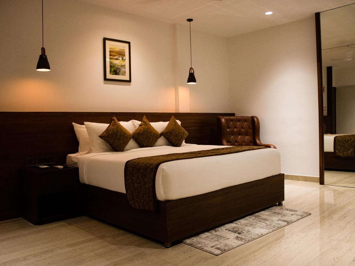The Runway Hotel Kochi Εξωτερικό φωτογραφία