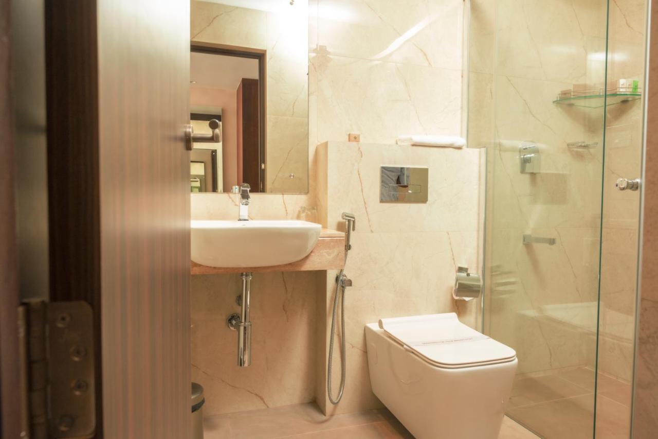 The Runway Hotel Kochi Εξωτερικό φωτογραφία